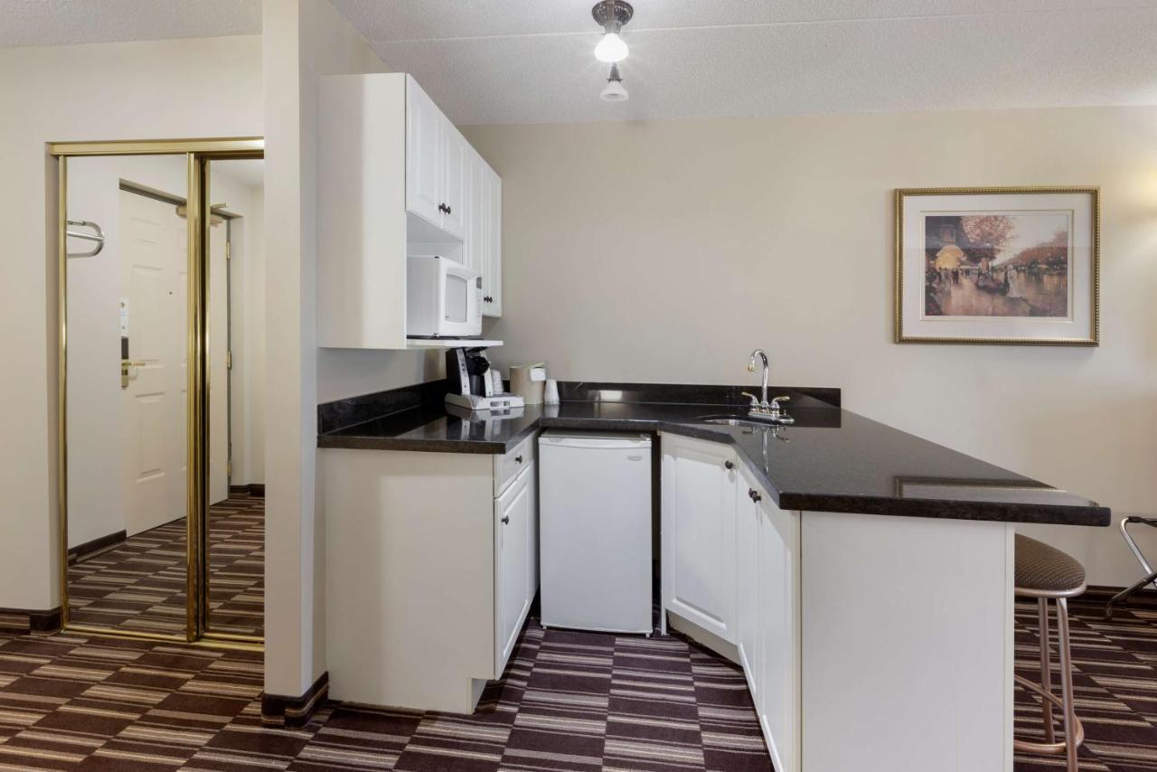 Best Western Plus Orillia Hotel Εξωτερικό φωτογραφία